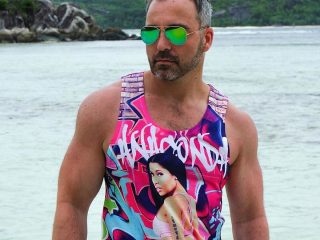 A tu lado me siento seguero.